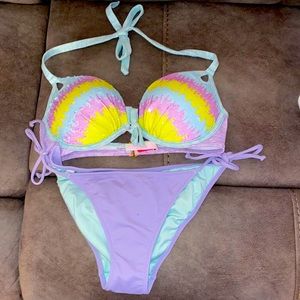 Victoria Secret bombshell sequin 34 c. Brand new bottoms top wore a few times.